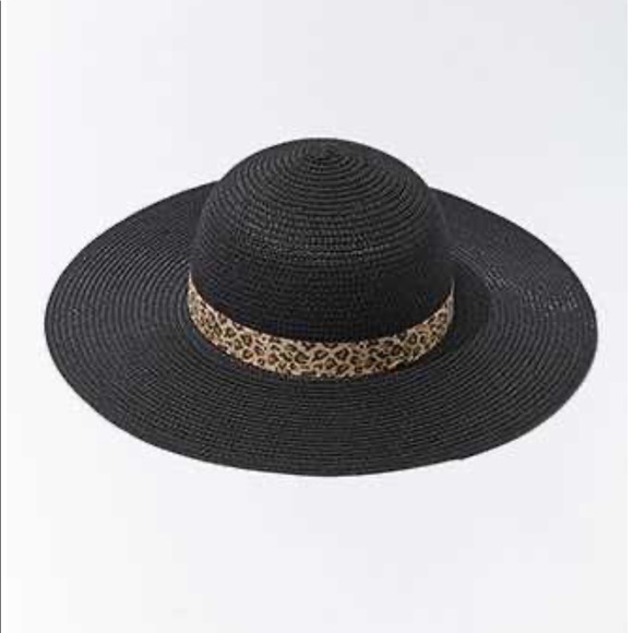 Forever 21 Accessories - Black beach hat with leopard